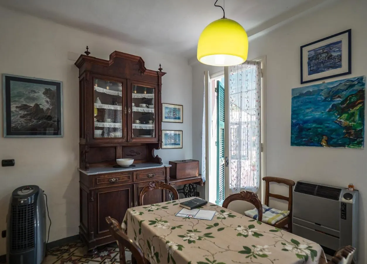 Ca D'Axeu Traditional Apartment Vernazza